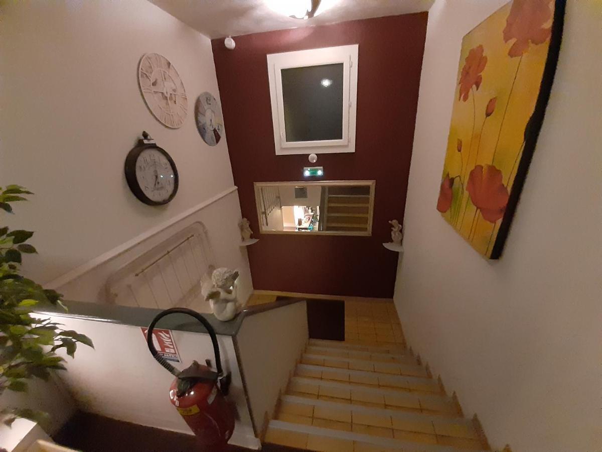 Hotel Du Tricastin Pierrelatte Exteriör bild
