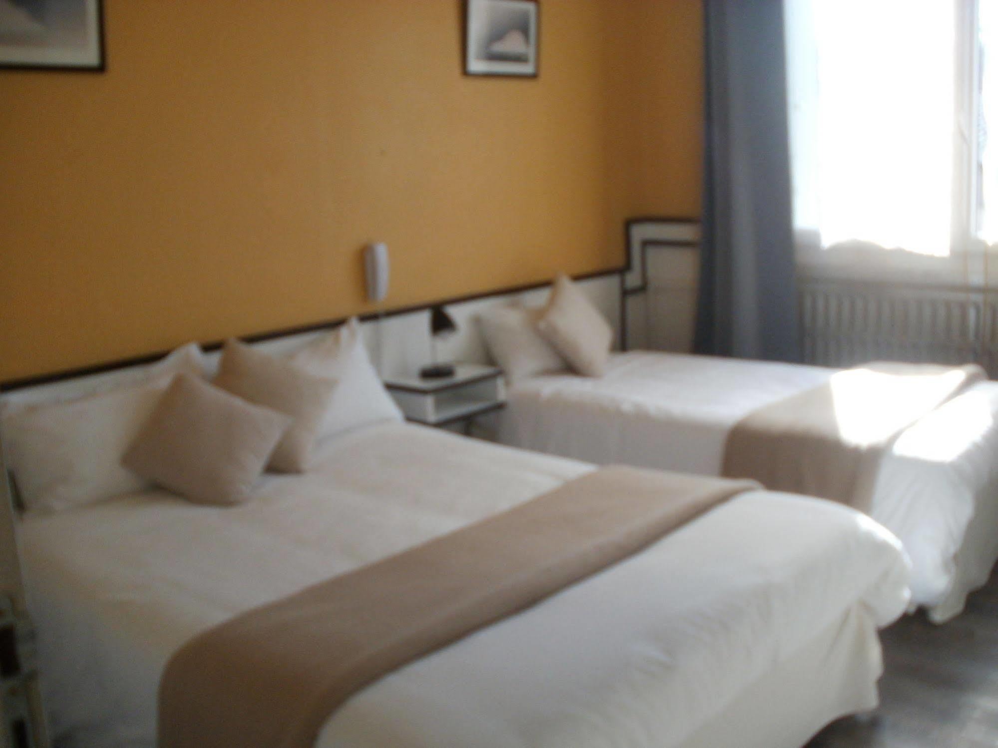 Hotel Du Tricastin Pierrelatte Exteriör bild